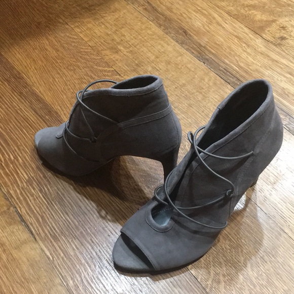 BCBG shoes 8.5 - Picture 2 of 12